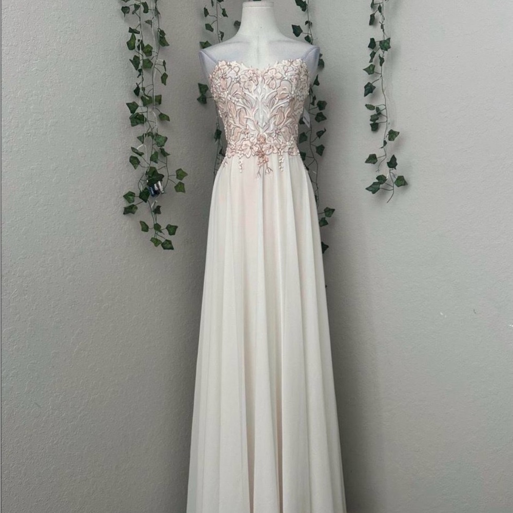 Chic Cream Floral Maxi Dress